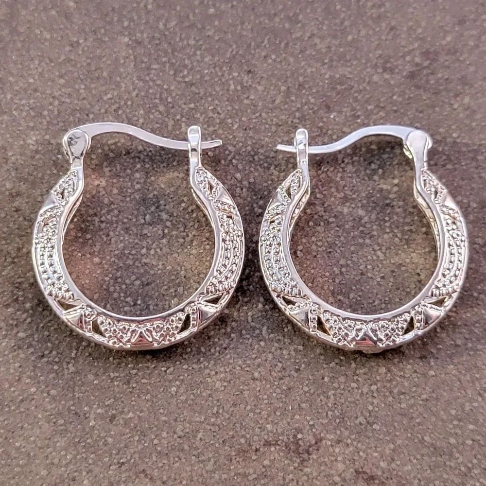 Silver Textured 1" Hoop Earrings - Picture 3 of 5